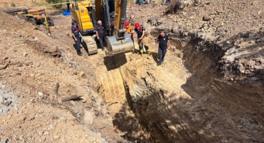 Su kuyusu açmaya çalışan 2 çiftçi toprak altında kaldı