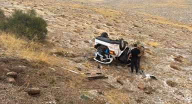 Takla atan otomobilde 2 kişi yaralandı