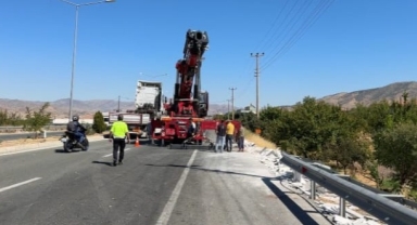 Tır evin bahçesine uçtu: Faciadan dönüldü