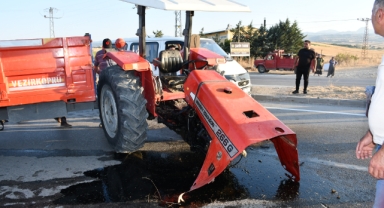 Traktör ile kamyonetin çarpıştığı kazada 4 kişi yaralandı