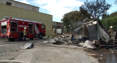 Tüp bomba gibi patladı, çay ocağı alevlere teslim oldu
