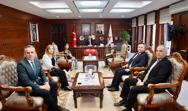 Vali Serdengeçti, İlköğretim Haftası’nda Öğrenci ve Öğretmenleri Ağırladı