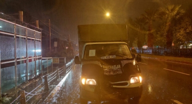 Yolun karşısına geçmeye çalışırken kamyonetin çarptığı çocuklar hayatını kaybetti 