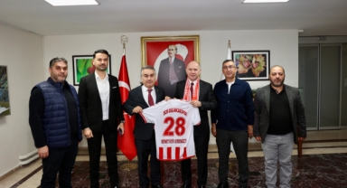 1926 Bulancakspor’dan Giresun Valisi Serdengeçti’ye Ziyaret