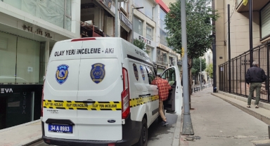 4 Katlı Binada Çıkan Yangında Bir Kişi Yanarak Can Verdi
