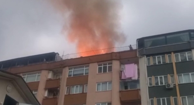 9 katlı binanın çatı katında yangın