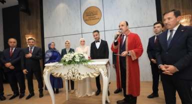 Aile ve Sosyal Hizmetler Bakanı Göktaş, Evlilik Kredisi Alan Çiftin Nikah Şahidi Oldu