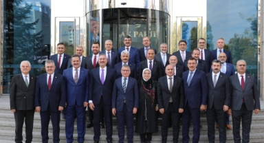 AK Parti Grubu Yeni Yasama Dönemi İçin Toplandı