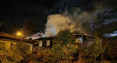 Amasya'da çıkan yangında 2 ev zarar gördü