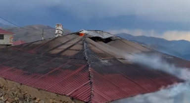Aydındere’de Korku Dolu Anlar! Yıldırım Camiye ve Eve İsabet Etti