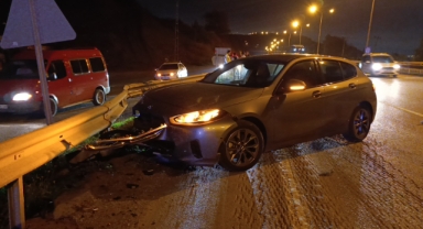 Bariyere çarpan otomobildeki 1 kişi yaralandı