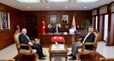 Beyazay Derneği ve APS Giyim’den Vali Serdengeçti’ye Ziyaret