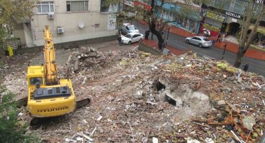 Bina yıkımı sırasında gaz sızıntısı paniğe neden oldu