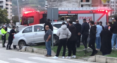 Çarpışma Sonrası Araçta Sıkıştılar! Samsun’da Nefes Kesen Kurtarma