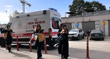 Çaydanlıktan üzerine kaynar su dökülen 2 yaşındaki çocuk yaralandı