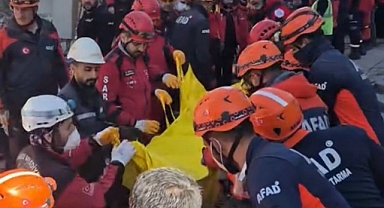 Çöken binanın enkazından 2 kişinin cansız bedeni çıkarıldı