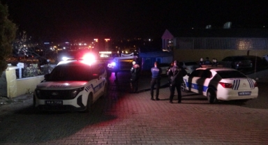 Düğün Salonunda Dehşet Anları: Arkadaşlar Arasında Silahlı Kavga!