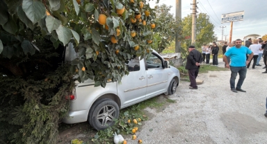 Durakta beklerken aracın çarptığı kadın ve çocuk ağır yaralandı
