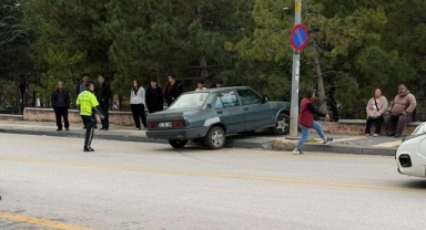 Ehliyetsiz sürücünün çarptığı yaya yaralandı