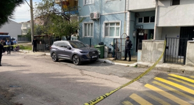 Eşini bıçaklayarak öldürdükten sonra kendini yaraladı!