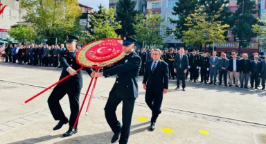 Espiye’de Cumhuriyet Coşkusu: Atatürk Anıtı’na Çelenk Sunuldu