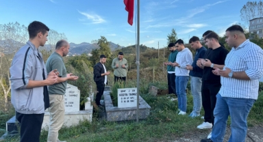 Espiye'de üniversite öğrencilerinden şehit mezarına ziyaret