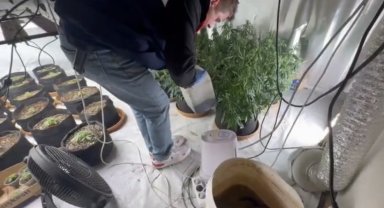 Eve düzenlenen operasyonda uyuşturucu imalathanesi ortaya çıkarıldı