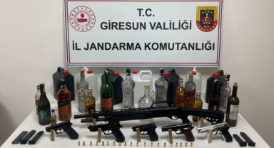 Giresun’da Kaçakçılık Operasyonu! Cephanelik Gibi Evde Alkol ve Silah Ele Geçirildi