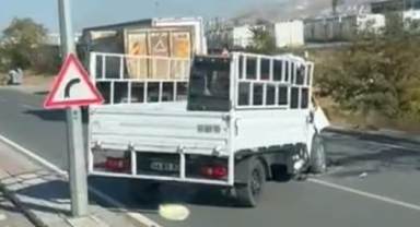 Hafriyat Kamyonu ile Kamyonet Çarpıştı: 1 Kişi Hayatını Kaybetti