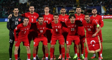 Hakan Çalhanoğlu 100. kez milli formayı giydi