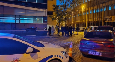 Hastane önünde kendini vurdu