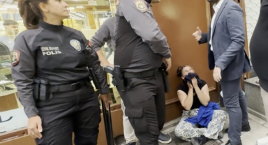 Kadının sahte altın oyunu kapalı çarşıda bozuldu