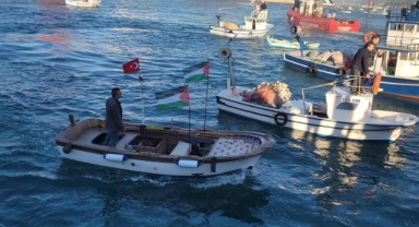 Karadeniz'e açılan balıkçılardan Filistin'e özgürlük çağrısı