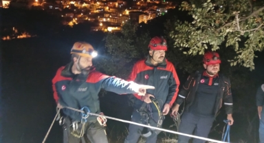 Kayalıklarda mahsur kalan şahıs AFAD ekiplerince kurtarıldı