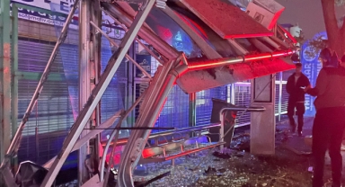 Kontrolden çıkan araç durağa daldı: 1 yaralı