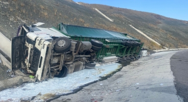 Kontrolden çıkan tır devrildi: 1 yaralı
