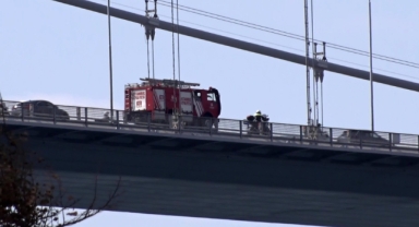 Köprüde İntihar Girişimi! Trafik Felç Oldu, Polis Zamanla Yarıştı