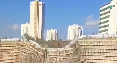 Korku Dolu Anlar! İstinat Duvarı Yıkıldı, Yol Göçtü