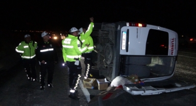 Öğrencilerin İçinde Bulunduğu Midibüs Devrildi: 14 Yaralı