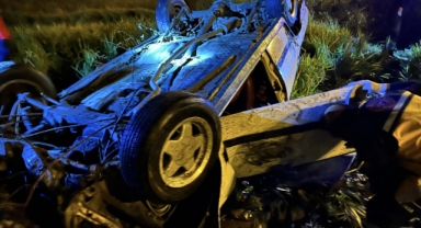 Otomobil tarlaya devrildi: 1 ölü, 1 yaralı