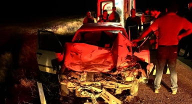 Otomobil traktöre çarptı! 1 ölü, 1 yaralı