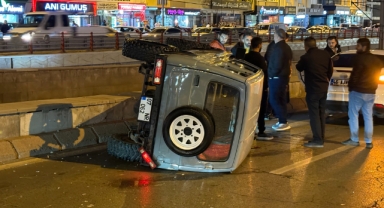 Otomobilin çarptığı cip yan yattı
