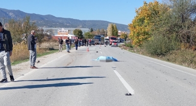 Otomobille çarpışan motosikletin sürücüsü hayatını kaybetti