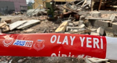 Patlamayla Sarsıldılar! Tek Katlı Ev Kullanılamaz Hale Geldi