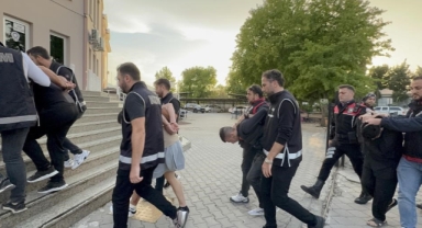 Polise ateş açan iki zanlı tutuklandı