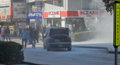 Seyir halindeyken alev alan otomobilde hasar oluştu