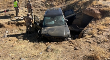 Takla atan araç şarampole uçtu: 3 yaralı