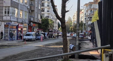 Temel kazısında kaldırım çöktü! Yol yaya ve araç trafiğine kapatıldı