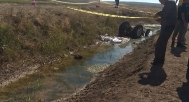 Traktör devrildi: 1 ölü, 1 yaralı