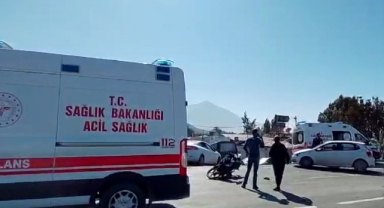 Üç araç birbirine girdi! Ölü ve yaralılar var